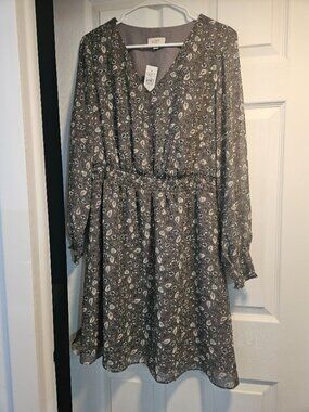Loft Gray Long Sleeve Knee Length Dress with Flowers NWT